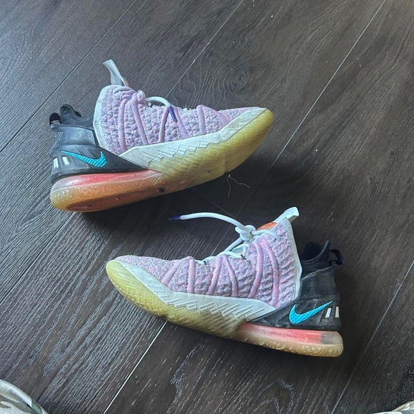 Nike LeBron 18 Low "Pastel Lavender" trainers in white and purple #basketball - Picture 6 of 6